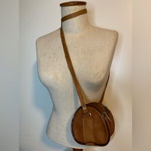 Colombian,  light Brown Leather Duffel Bag.
Item is New and soft for women’s